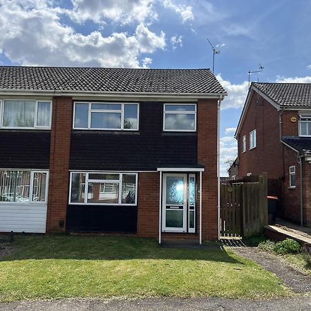 Charming 3-Bed House In Leighton Buzzardヴィラ エクステリア 写真
